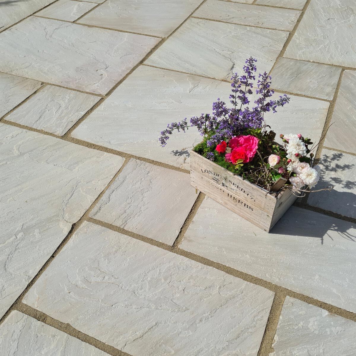 Rippon - Cream/Beige & Pink Riven Indian Sandstone Paving Slabs
