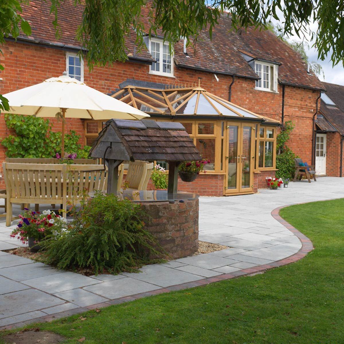 Denby Flagstones - Tumbled Limestone Paving Tudor Antique - Stone Paving Slabs