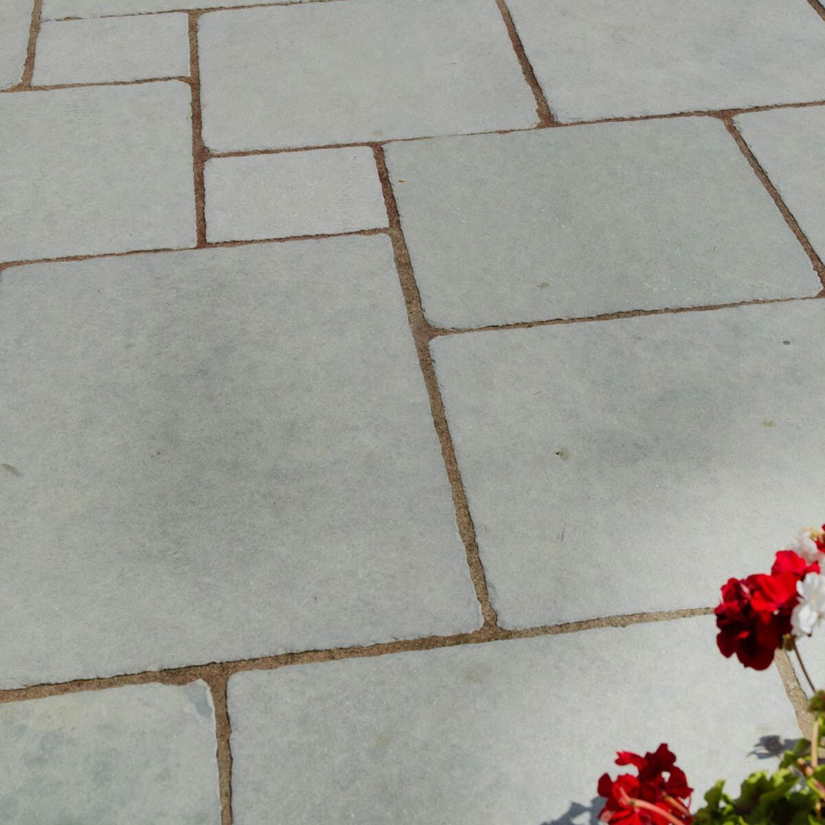 Denby Flagstones - Tumbled Limestone Paving Tudor Antique - Stone Paving Slabs